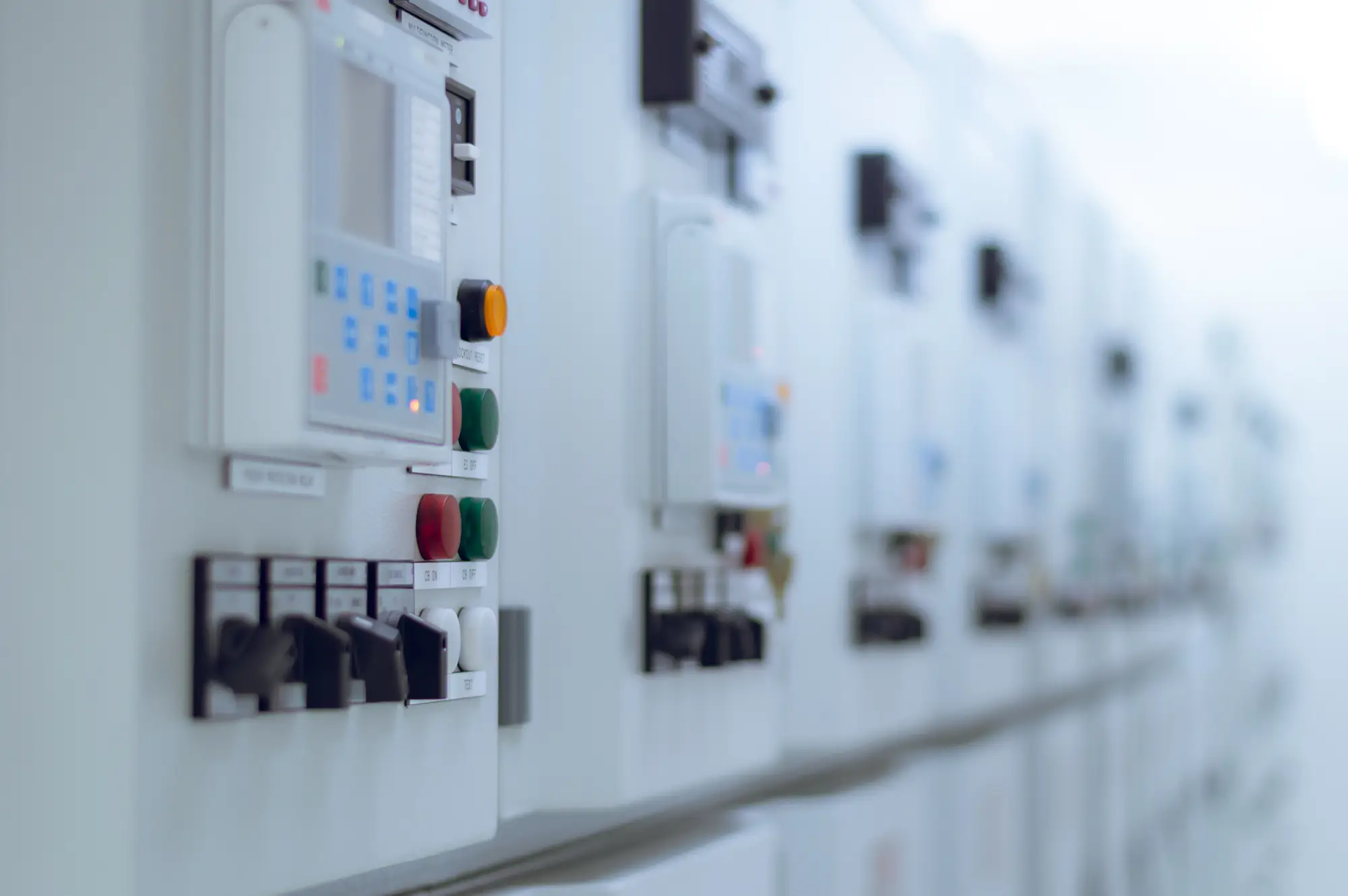 看不見的戰爭：為何「熱管理」而非電池化學，將決定 2030 年儲能產業的勝負？